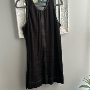 Tommy Bahama linen blend dummer dress. Pit to pit is 21.5 in.  Length is 34 in